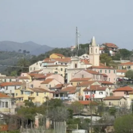 Nell'entroterra Di Imperia, A Pochi Minuti Dal Mare. Nyaraló Imperia